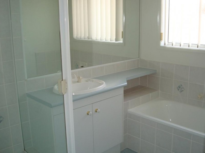 99 Evelyn Road, Wynnum West QLD 4178