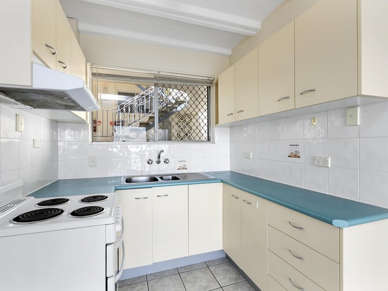 1/64  Walnut Street, Wynnum QLD 4178