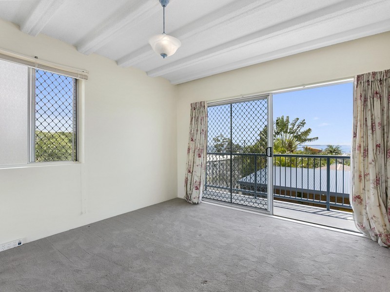 1/64  Walnut Street, Wynnum QLD 4178