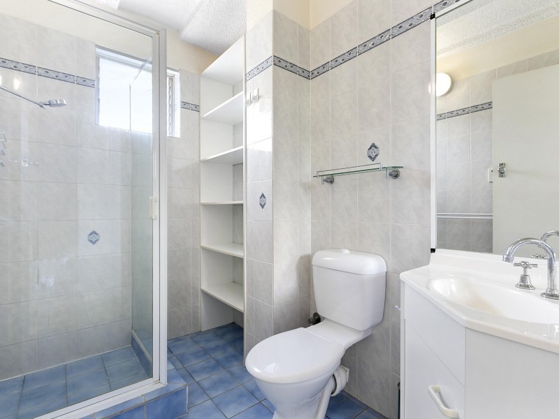 1/64  Walnut Street, Wynnum QLD 4178