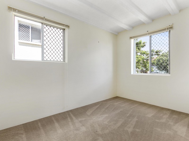 1/64  Walnut Street, Wynnum QLD 4178