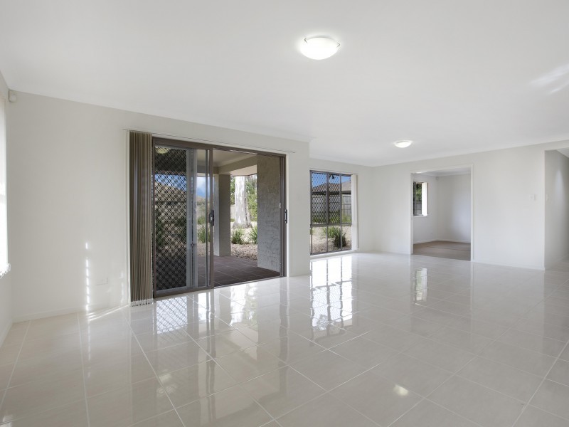 8 Stega Place, Wynnum West QLD 4178