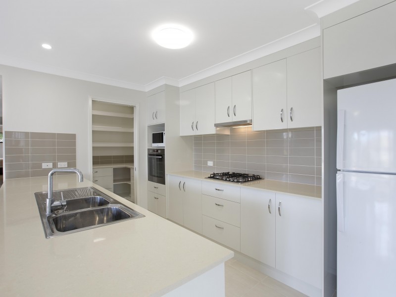 8 Stega Place, Wynnum West QLD 4178