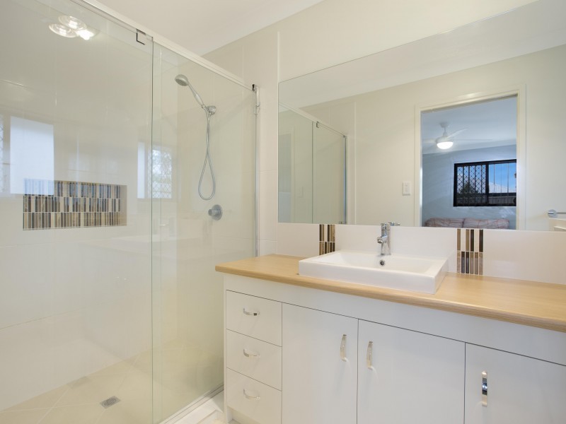 8 Stega Place, Wynnum West QLD 4178