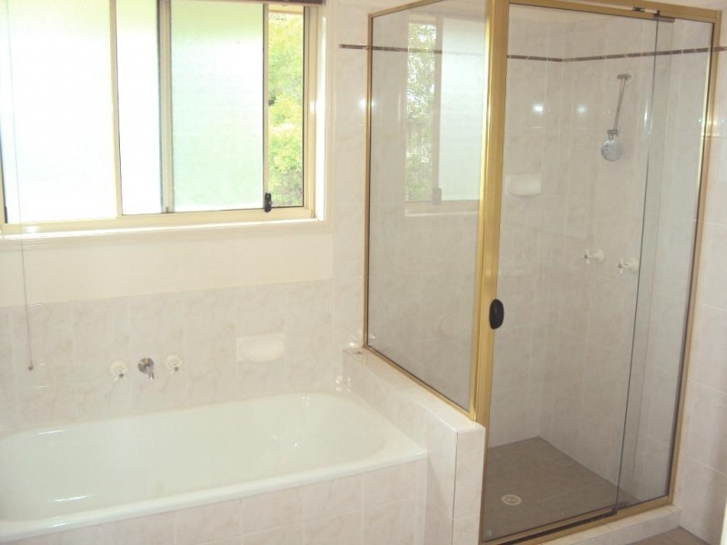 14 Pinewood St, Wynnum West QLD 4178