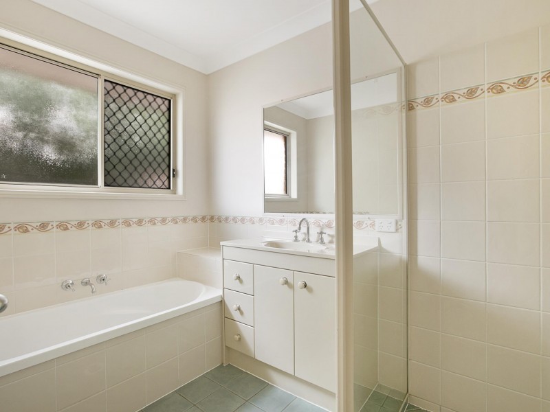 19 Ursula Place, Wynnum West QLD 4178