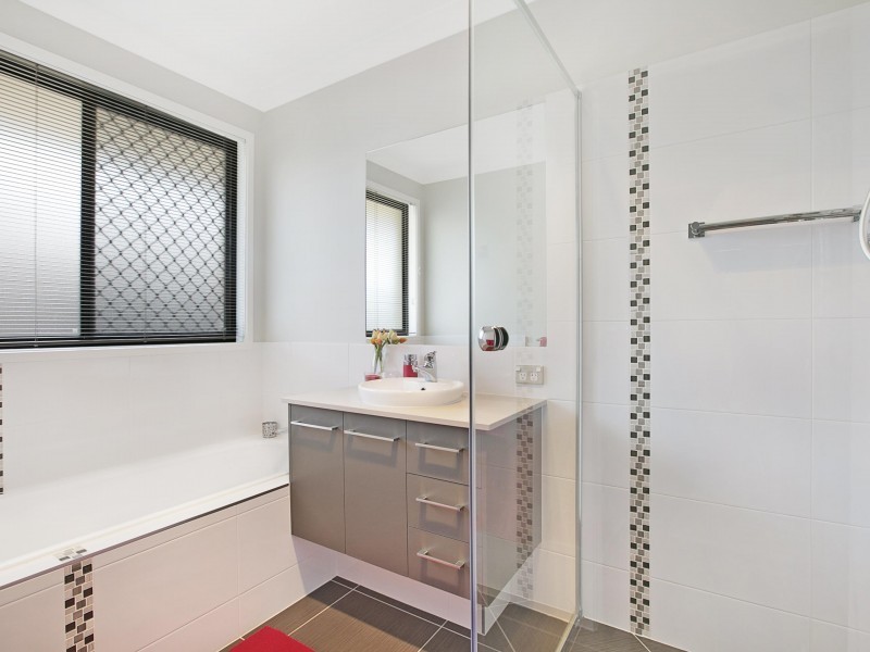 6 Ribblesdale Place, Gumdale QLD 4154