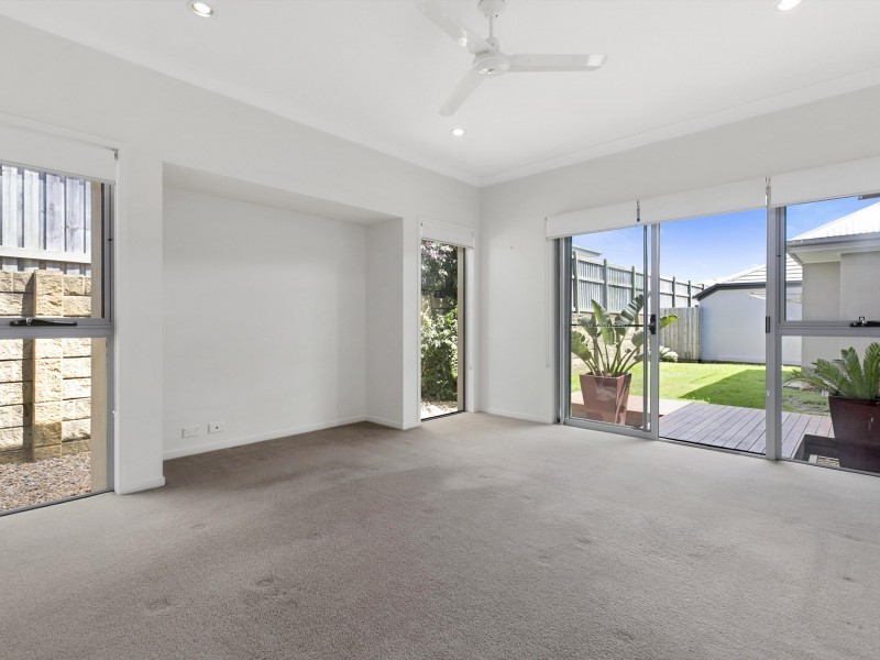 26 Brook Street, Wakerley QLD 4154