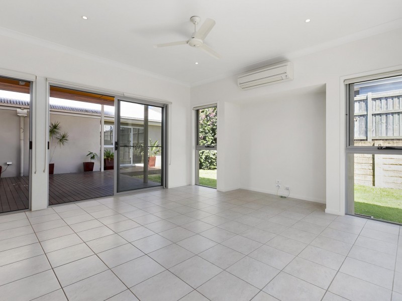 26 Brook Street, Wakerley QLD 4154