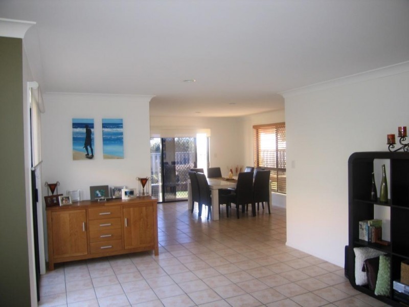 6 Cynthia Place, Wakerley QLD 4154