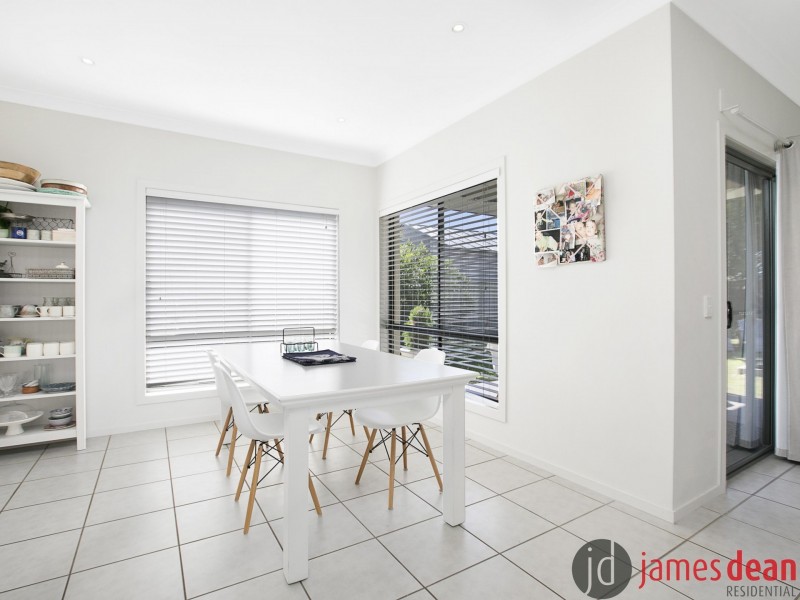 8 Hillcroft Place, Belmont QLD 4153