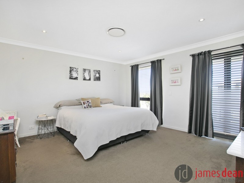 8 Hillcroft Place, Belmont QLD 4153