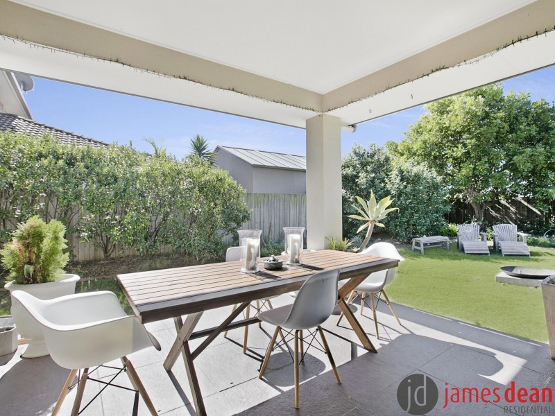 8 Hillcroft Place, Belmont QLD 4153