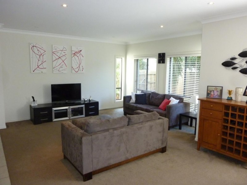 8 Hillcroft Place, Belmont QLD 4153