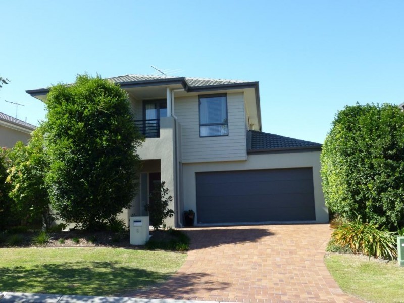 8 Hillcroft Place, Belmont QLD 4153