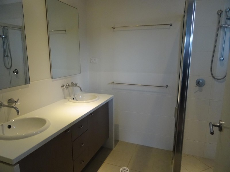 8 Hillcroft Place, Belmont QLD 4153