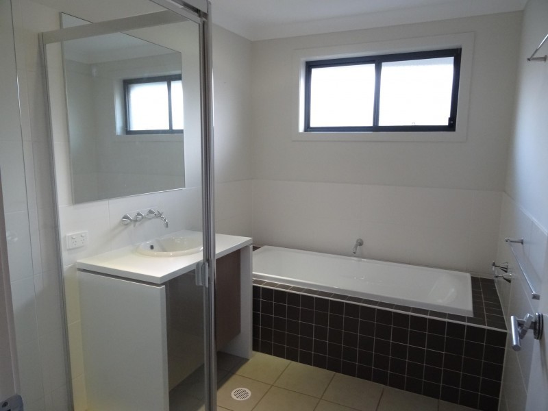 8 Hillcroft Place, Belmont QLD 4153