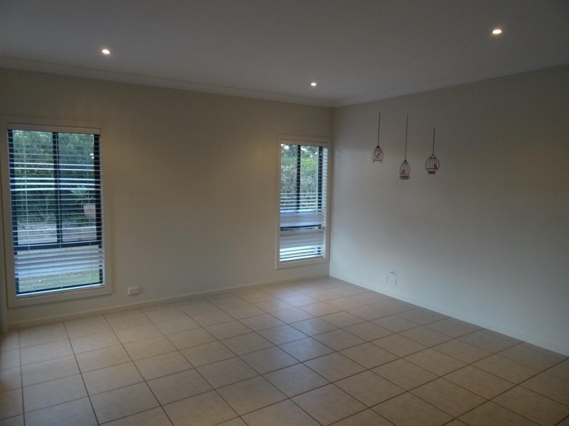 8 Hillcroft Place, Belmont QLD 4153