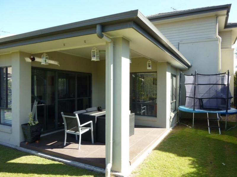 8 Hillcroft Place, Belmont QLD 4153