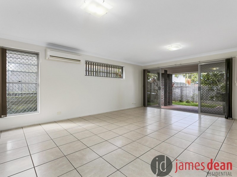 8 Daphne Place, Wakerley QLD 4154