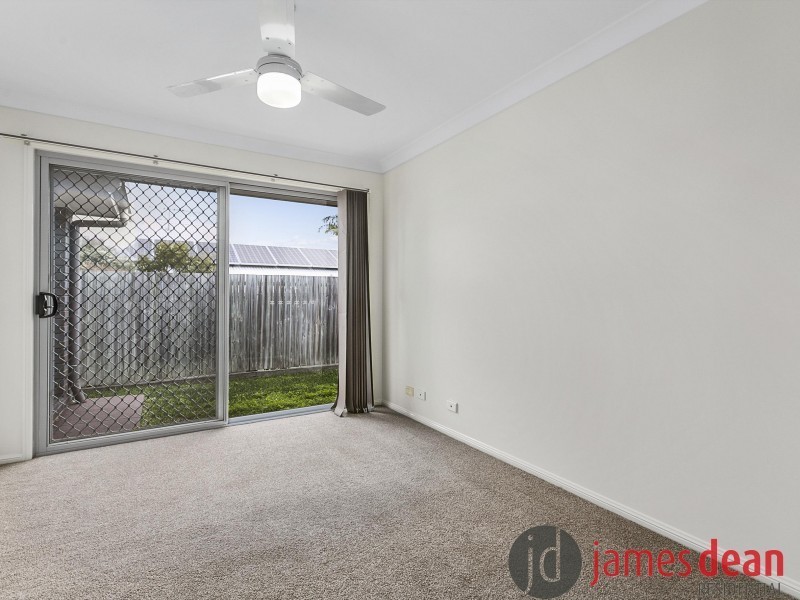 8 Daphne Place, Wakerley QLD 4154