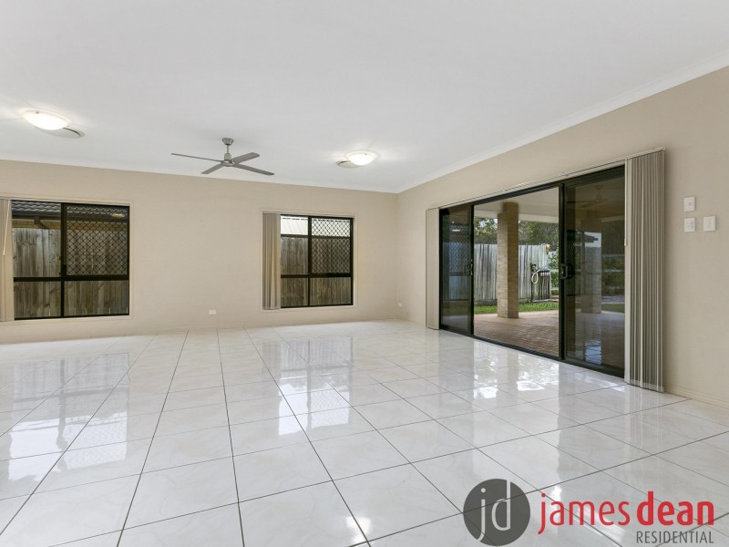 24 Fennessey Close, Wakerley QLD 4154