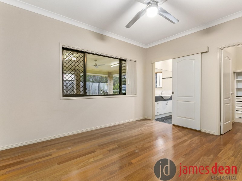 24 Fennessey Close, Wakerley QLD 4154