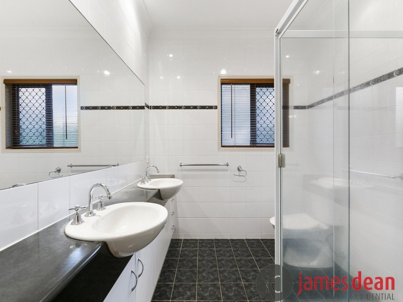 24 Fennessey Close, Wakerley QLD 4154