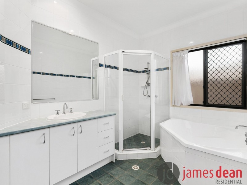 24 Fennessey Close, Wakerley QLD 4154