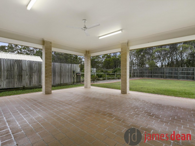 24 Fennessey Close, Wakerley QLD 4154
