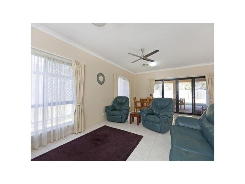 24 Fennessey Close, Wakerley QLD 4154