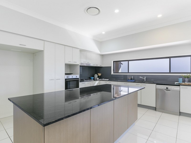 25 Brook Street, Wakerley QLD 4154