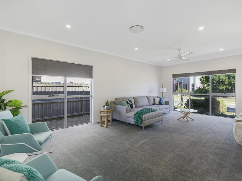 25 Brook Street, Wakerley QLD 4154