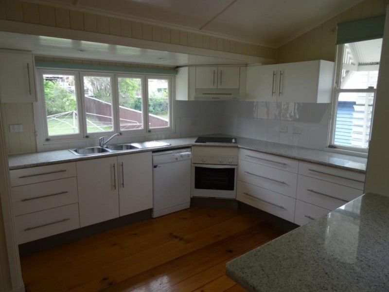 39 Macrossan Ave, Norman Park QLD 4170