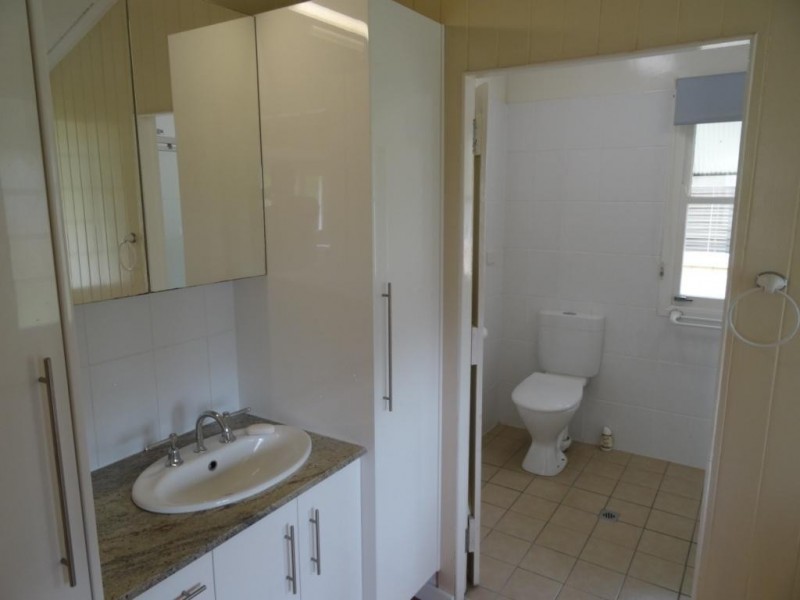 39 Macrossan Ave, Norman Park QLD 4170