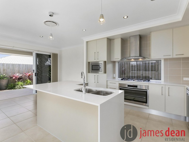 53 Schooner Circuit, Manly West QLD 4179