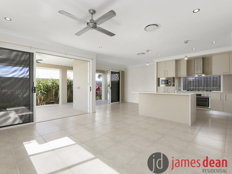 53 Schooner Circuit, Manly West QLD 4179