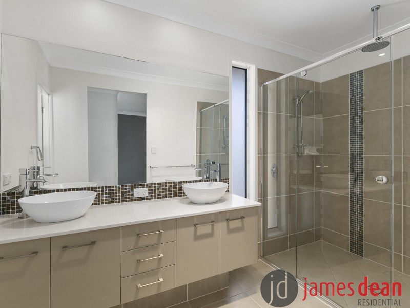 53 Schooner Circuit, Manly West QLD 4179