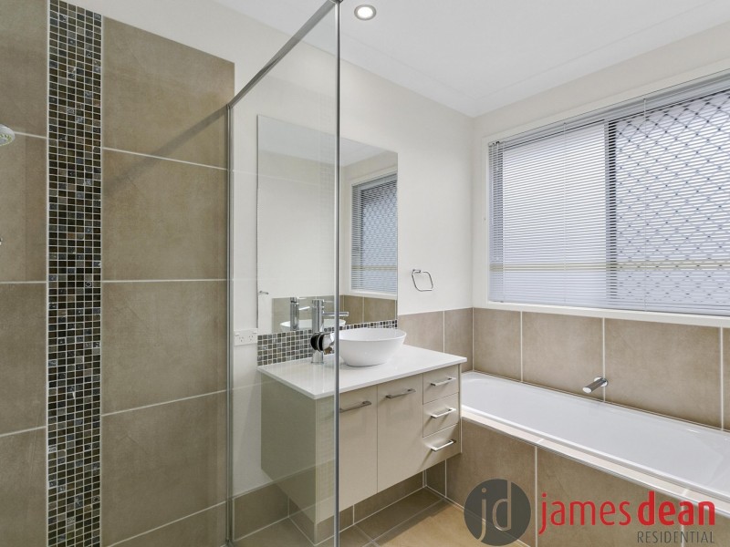 53 Schooner Circuit, Manly West QLD 4179