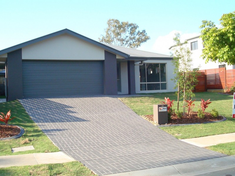 33 Lachlan Drive, Wakerley QLD 4154
