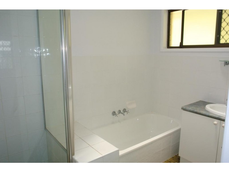 2 Lawn Tce, Capalaba QLD 4157