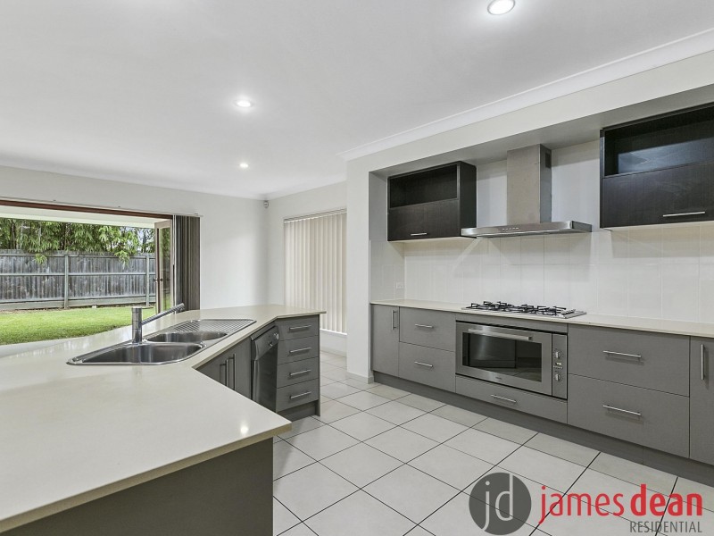 15 Baychester Place, Wakerley QLD 4154