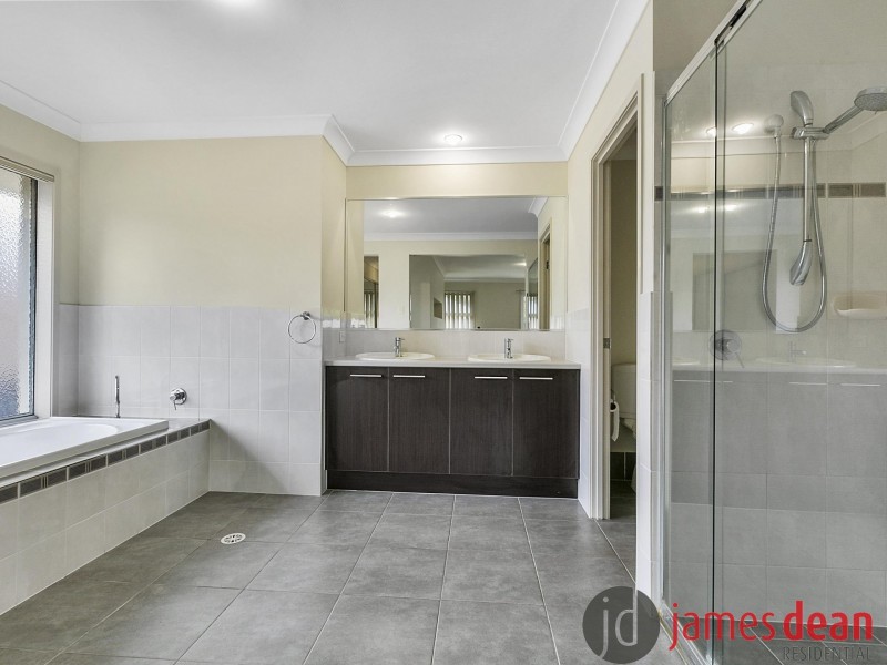 15 Baychester Place, Wakerley QLD 4154