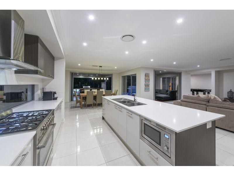 86 Watervale Pde, Wakerley QLD 4154