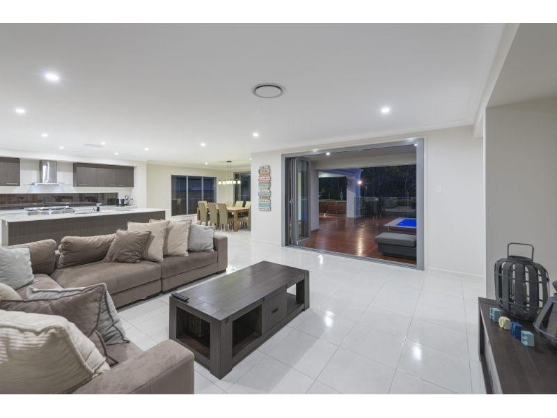 86 Watervale Pde, Wakerley QLD 4154