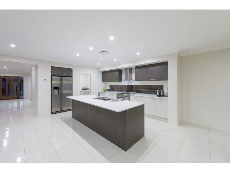 86 Watervale Pde, Wakerley QLD 4154