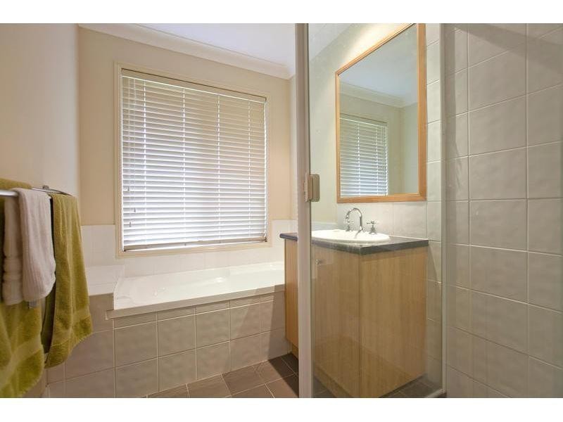 16 Underwood Street, Wakerley QLD 4154