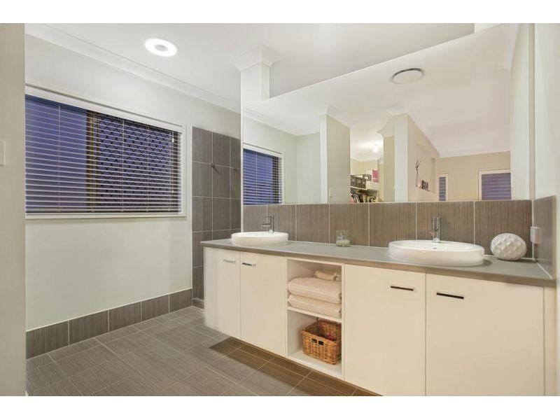 87 Watervale Parade, Wakerley QLD 4154