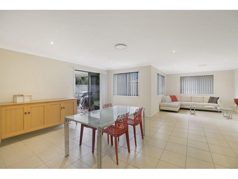 9 Robin Close, Wakerley QLD 4154