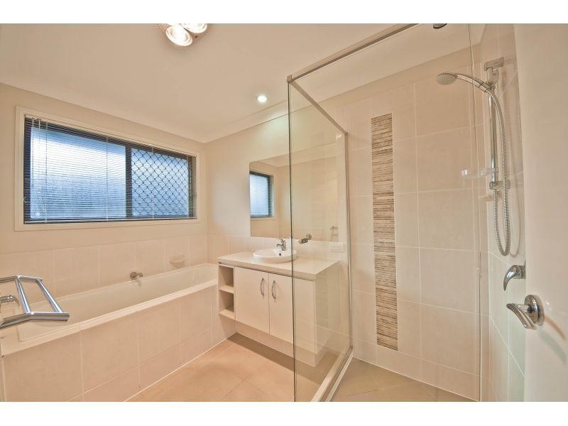 9 Robin Close, Wakerley QLD 4154